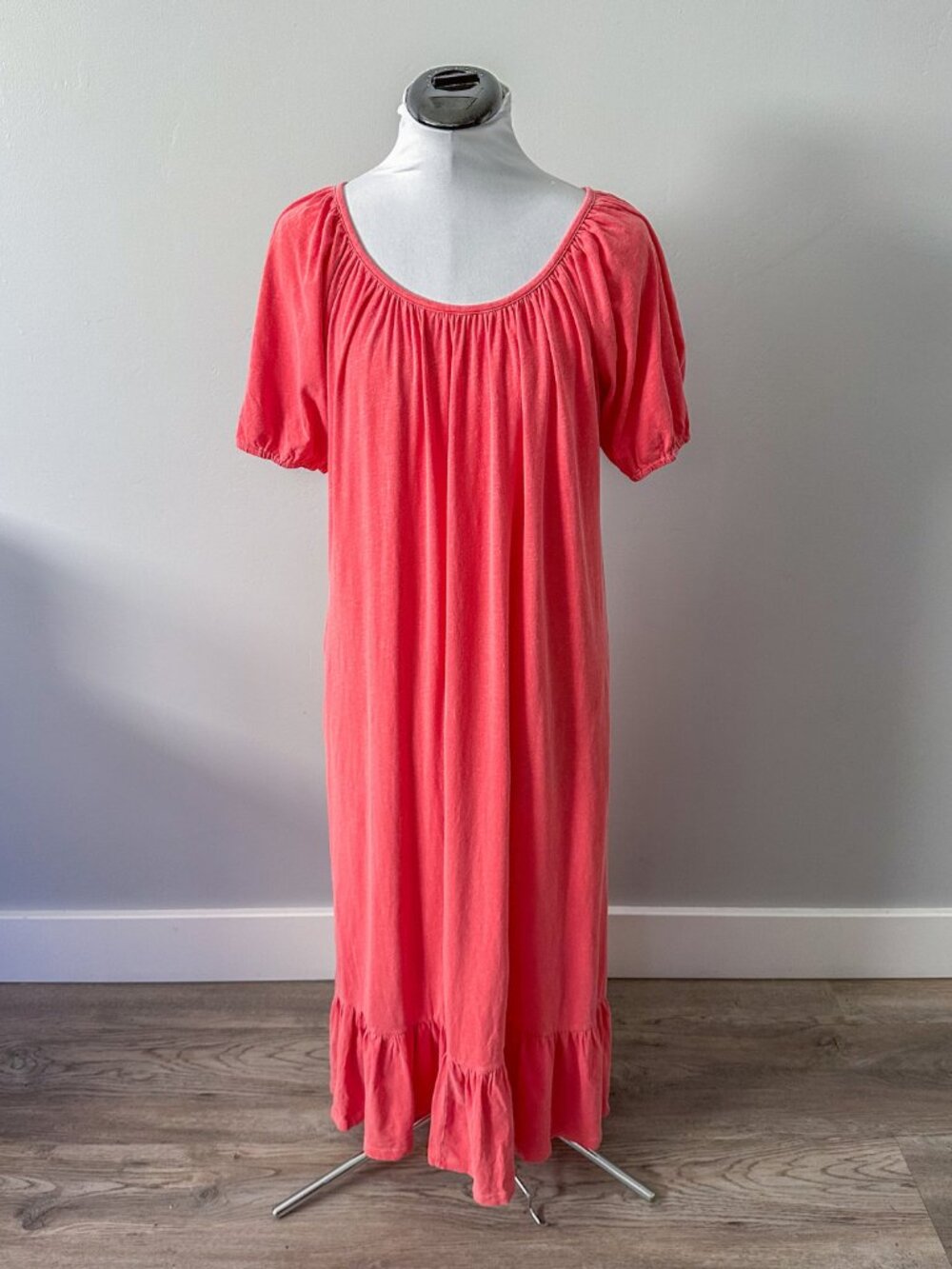 Sundry Bubble Sleeve Midi Dress in Coral Pink